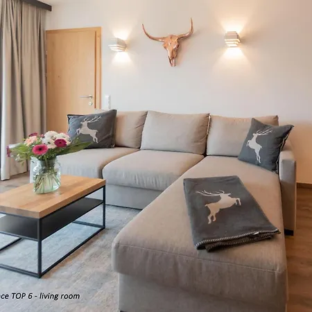 Schoenblick - Next To Areit Gondel Station * ツェル アム ゼー